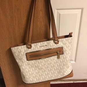 Micheal kors purse